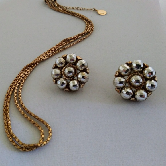 Vintage Necklace with Flower Clipbacks Earrings - Picture 4 of 7